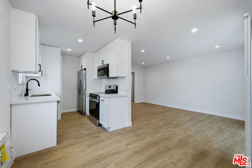 1738 Colby Avenue - Photo 8