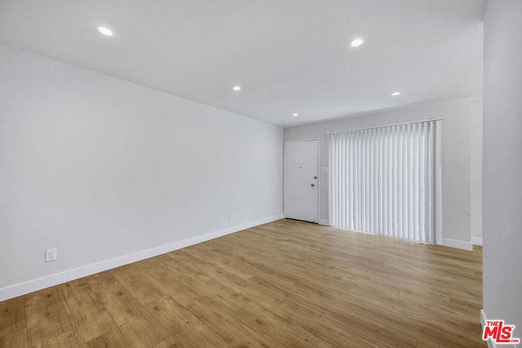 1738 Colby Avenue - Photo 10