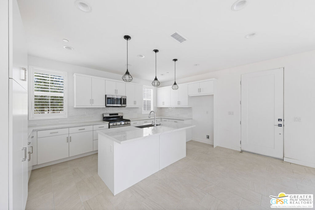35923 Hinksey Street - Photo 8