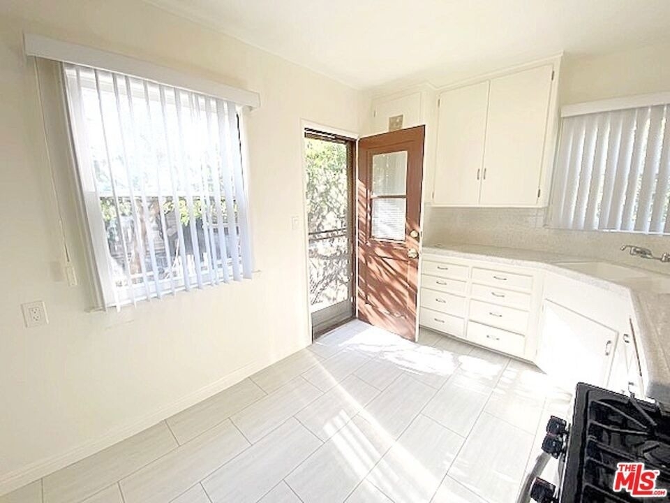 345 Burchett Street - Photo 4