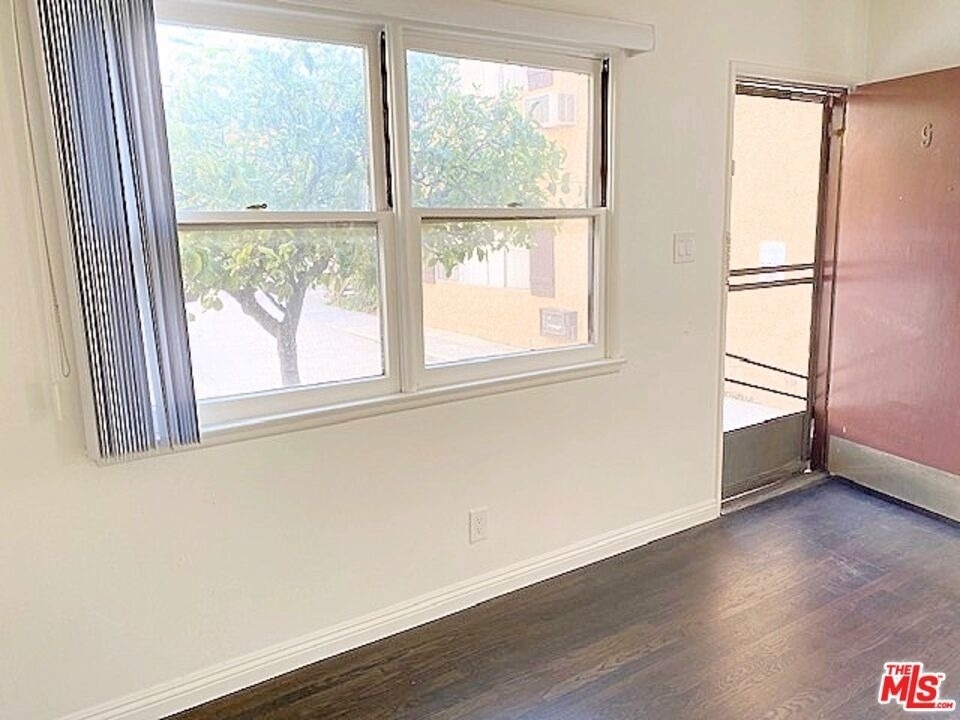 345 Burchett Street - Photo 10