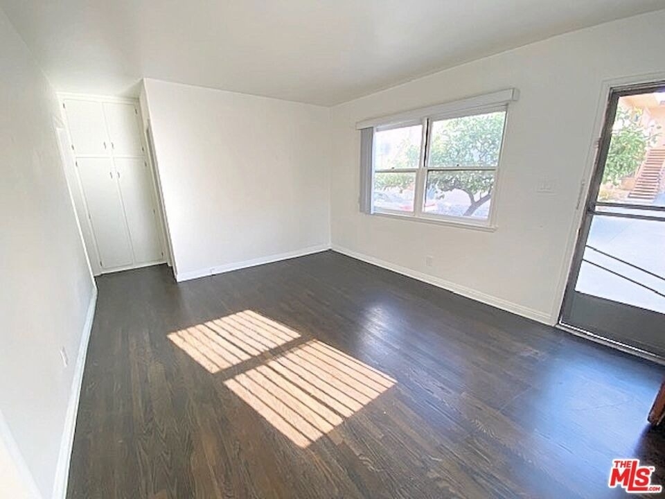 345 Burchett Street - Photo 11