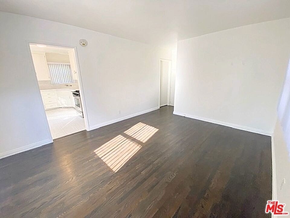 345 Burchett Street - Photo 2