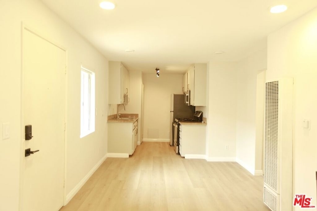 833 S Orange Grove Avenue - Photo 2
