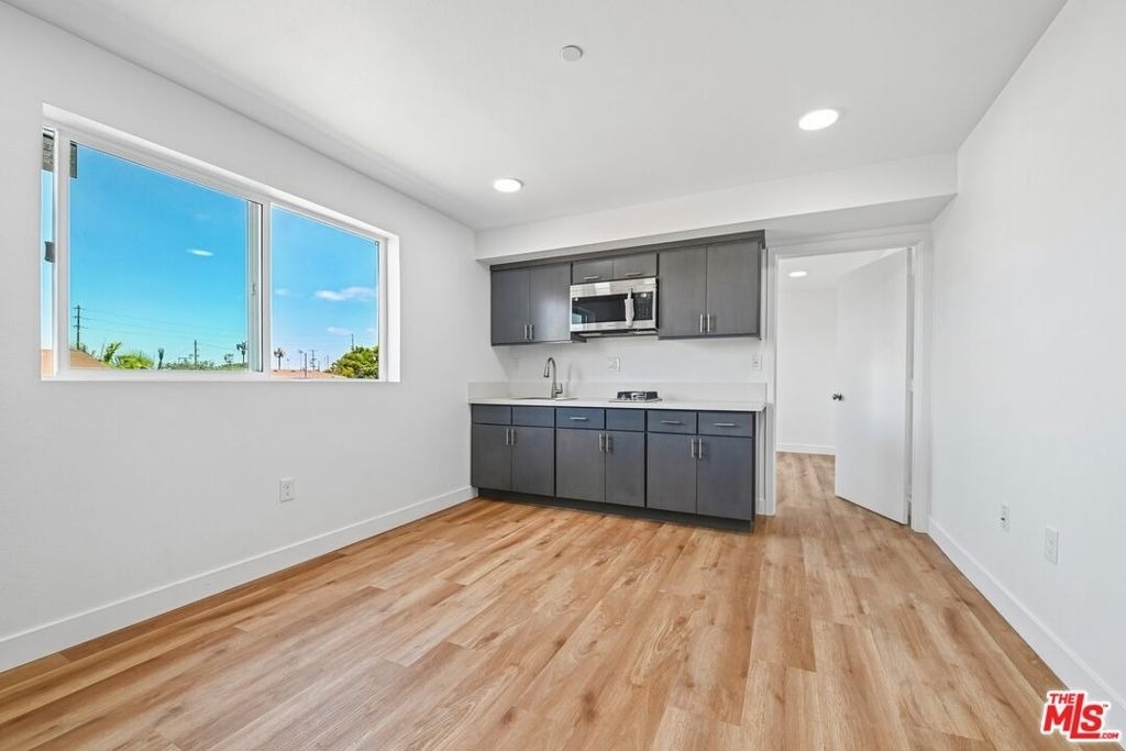 219 E 87th Street - Photo 20
