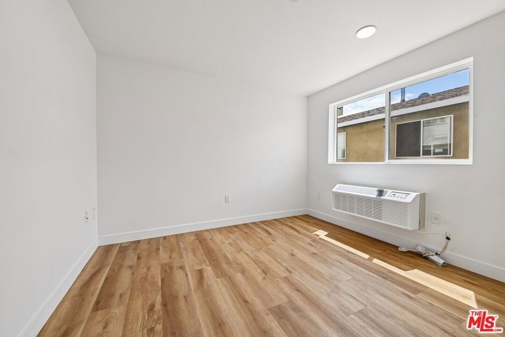 219 E 87th Street - Photo 10