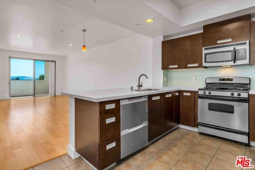 1260 S Corning Street - Photo 3