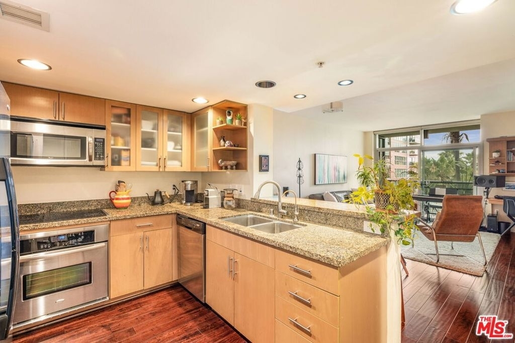 13700 Marina Pointe Drive - Photo 8