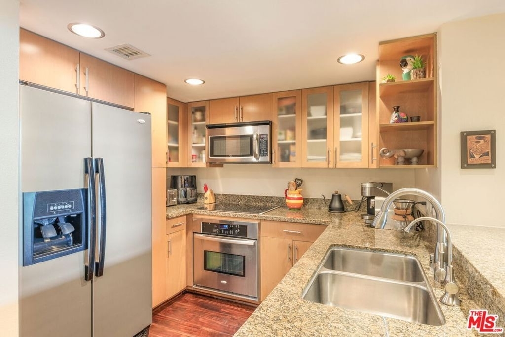 13700 Marina Pointe Drive - Photo 5
