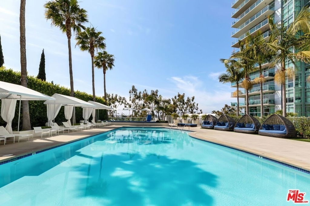 13700 Marina Pointe Drive - Photo 25