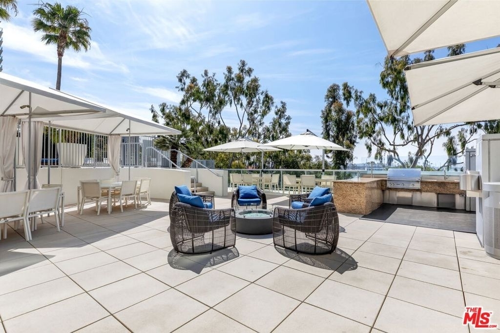 13700 Marina Pointe Drive - Photo 23