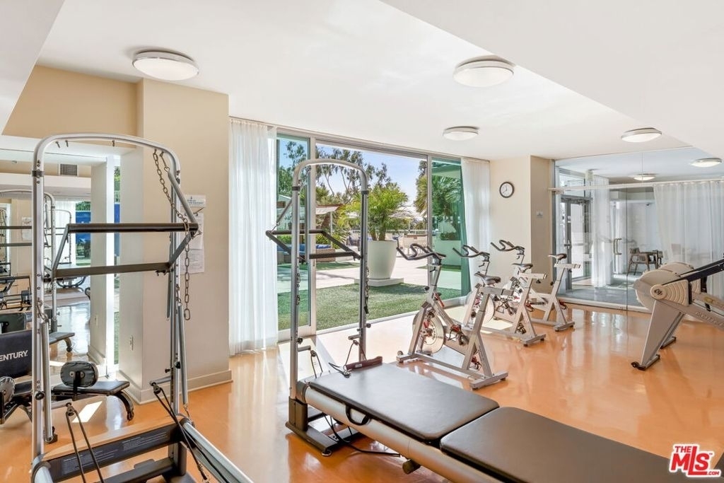13700 Marina Pointe Drive - Photo 22