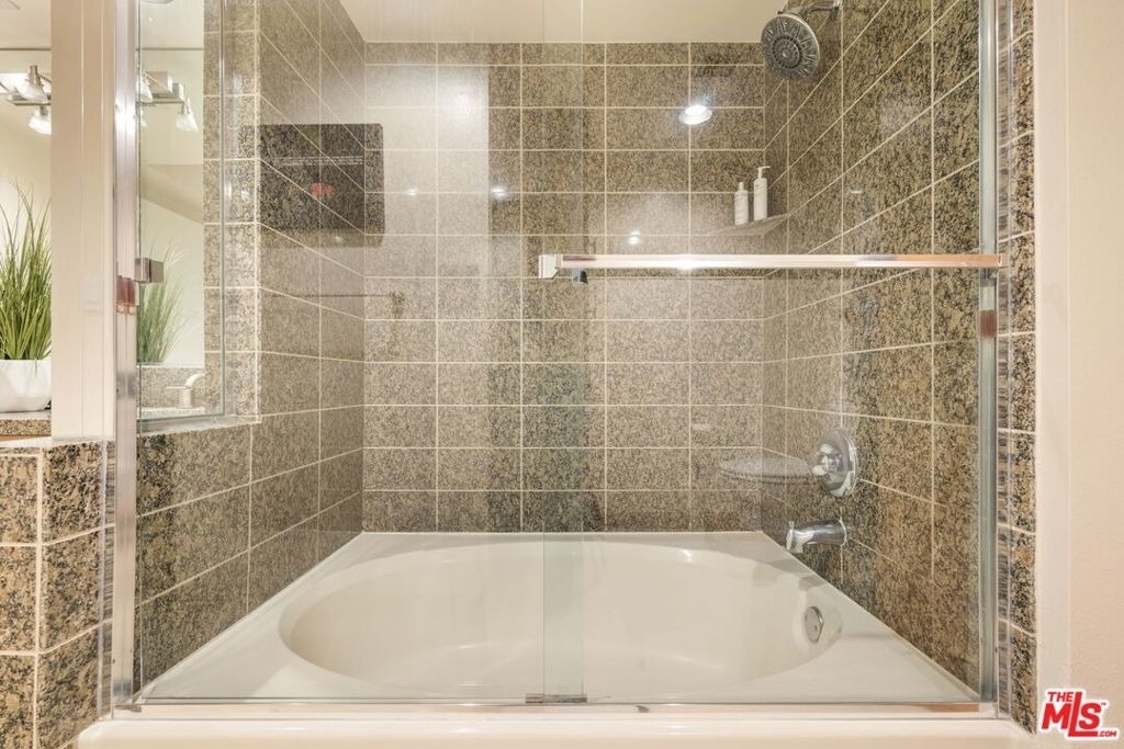 13700 Marina Pointe Drive - Photo 14