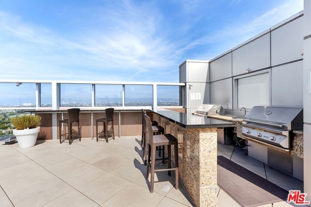 13700 Marina Pointe Drive - Photo 19