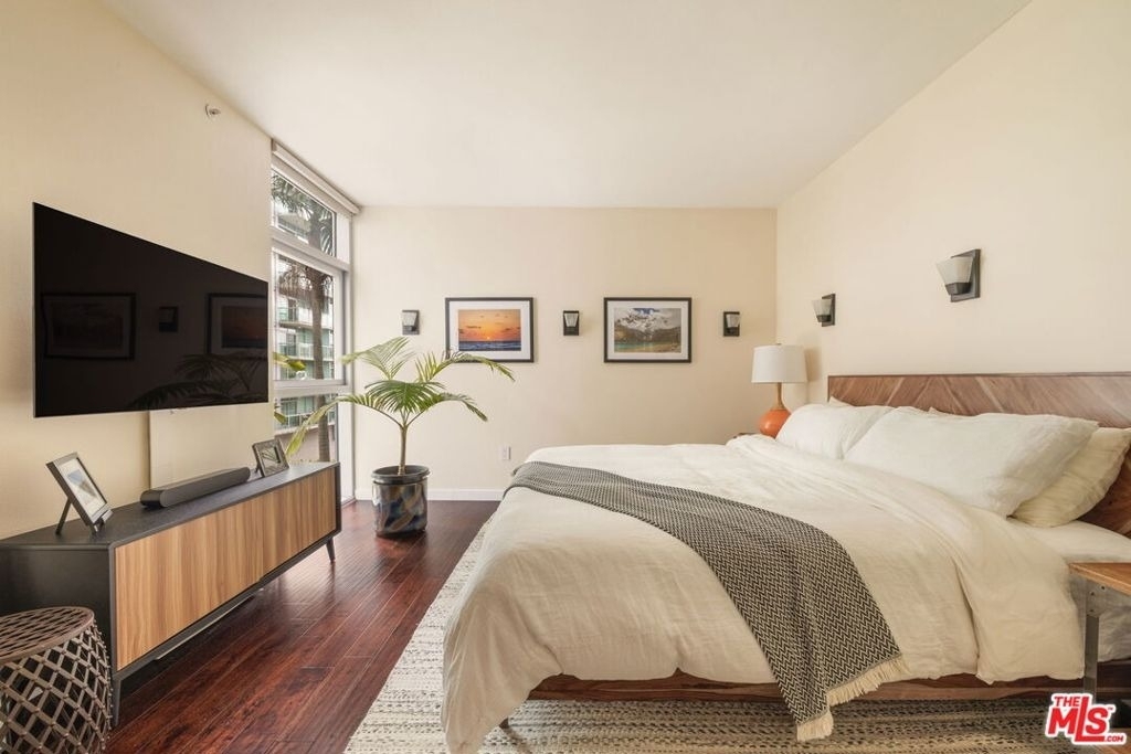 13700 Marina Pointe Drive - Photo 11