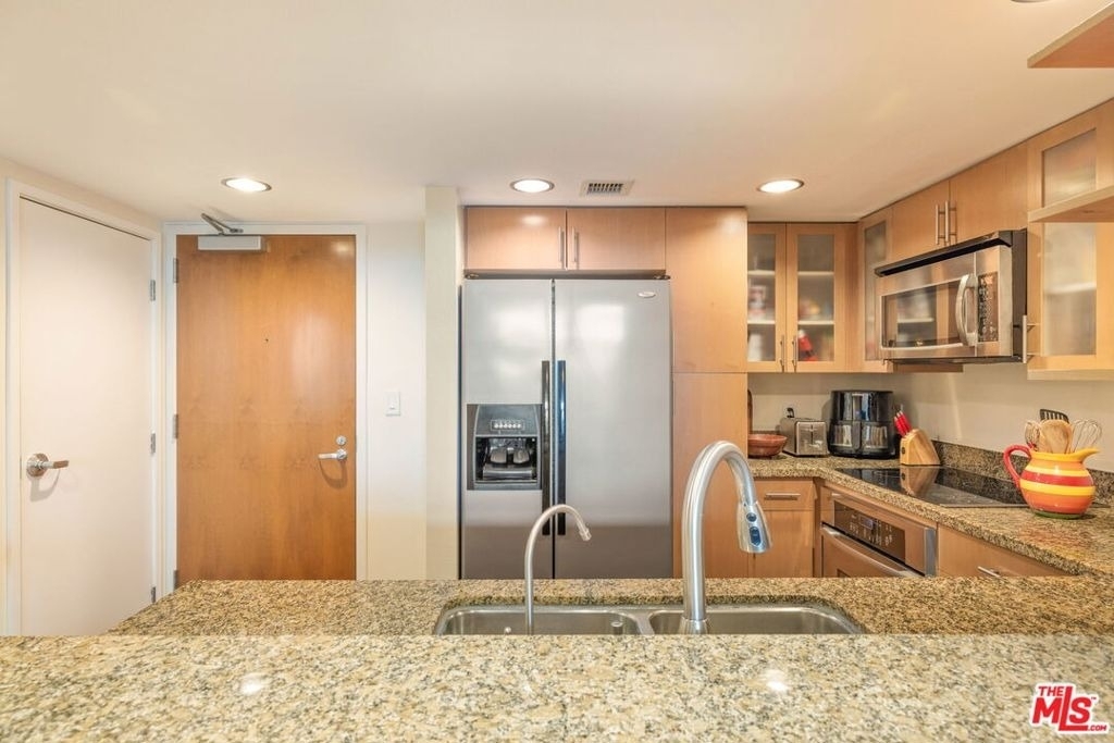 13700 Marina Pointe Drive - Photo 6