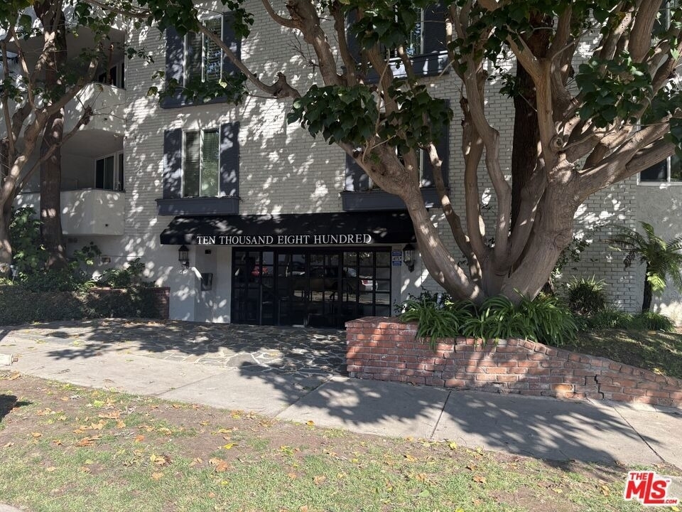 10800 Holman Avenue - Photo 8