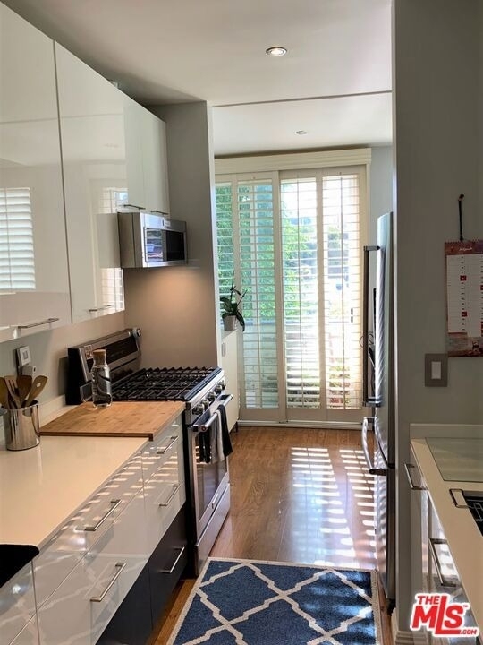 10800 Holman Avenue - Photo 2