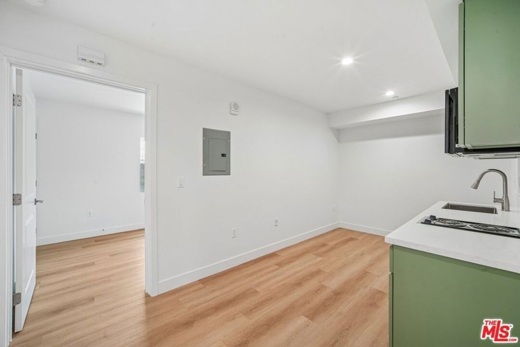 3221 W 71st Street - Photo 4