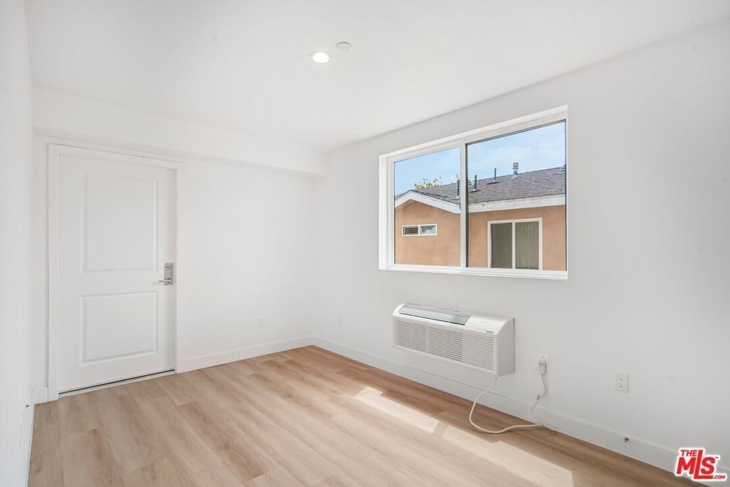 3221 W 71st Street - Photo 14