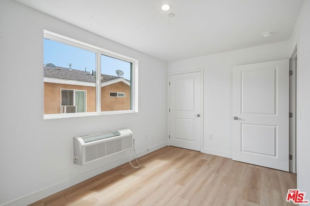 3221 W 71st Street - Photo 6