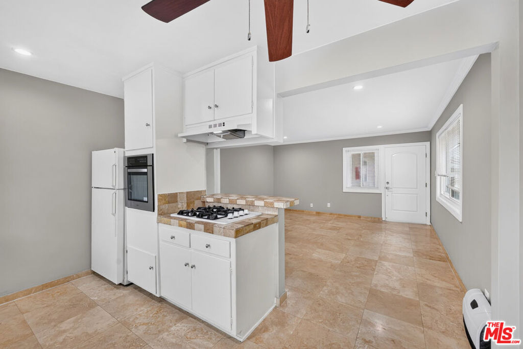 1619 Colby Avenue - Photo 13