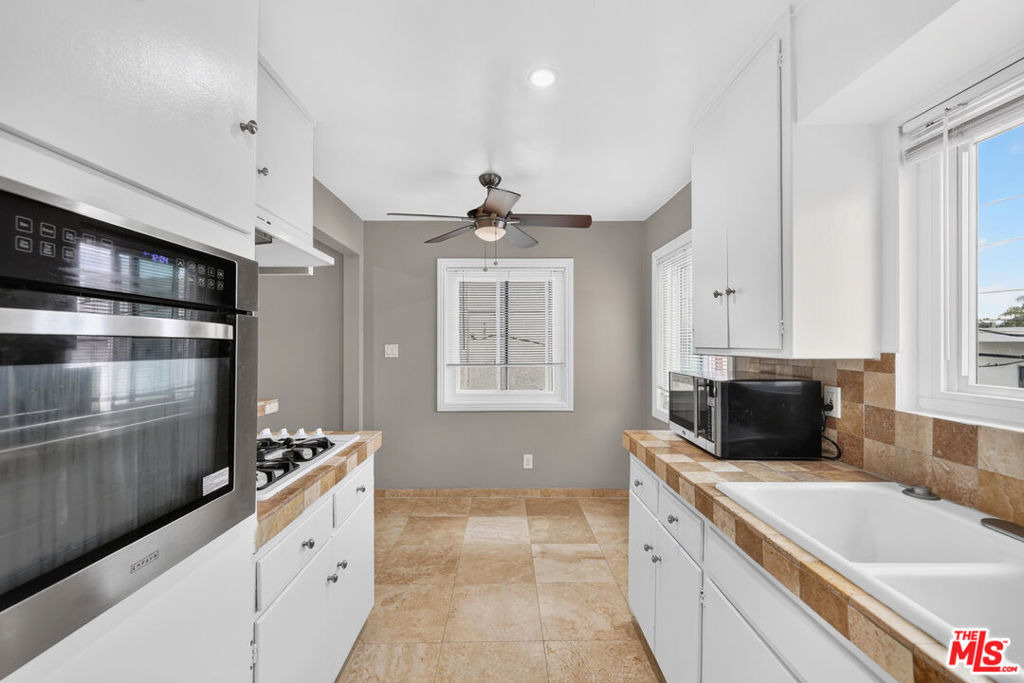 1619 Colby Avenue - Photo 17