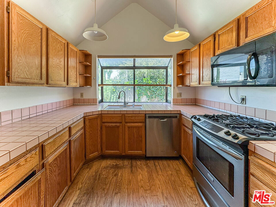 3124 Veteran Avenue - Photo 14