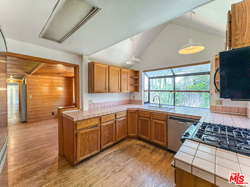 3124 Veteran Avenue - Photo 17
