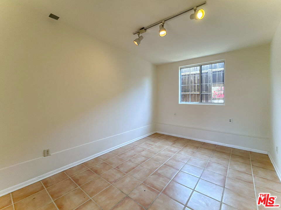 3124 Veteran Avenue - Photo 33