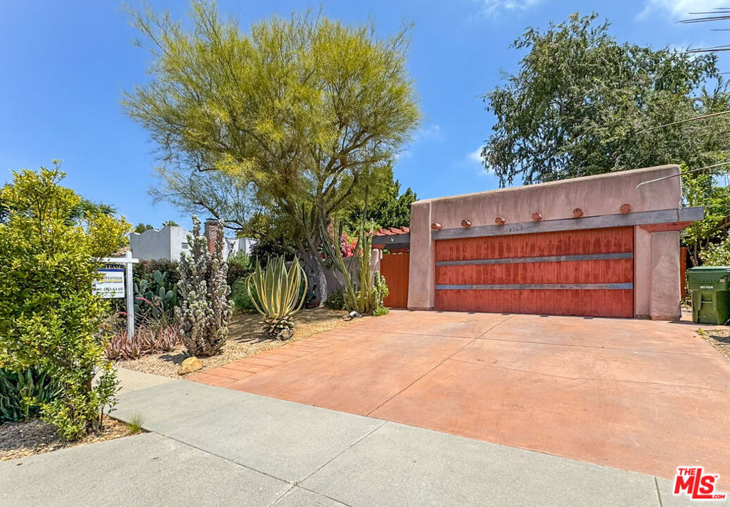 3124 Veteran Avenue - Photo 0