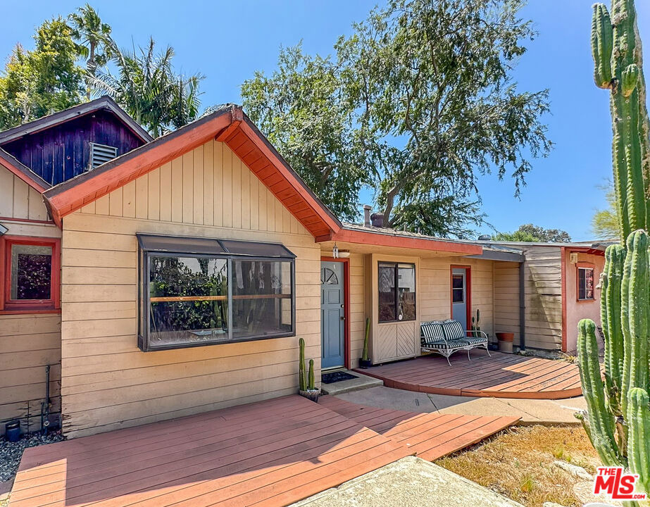 3124 Veteran Avenue - Photo 5