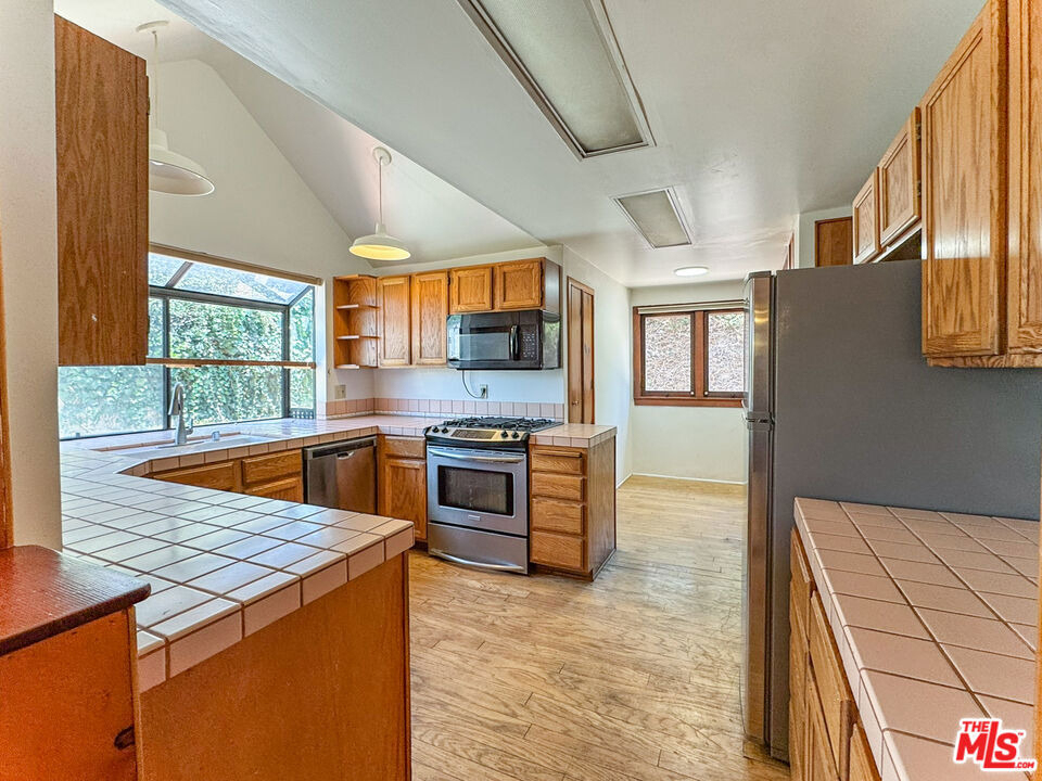 3124 Veteran Avenue - Photo 13