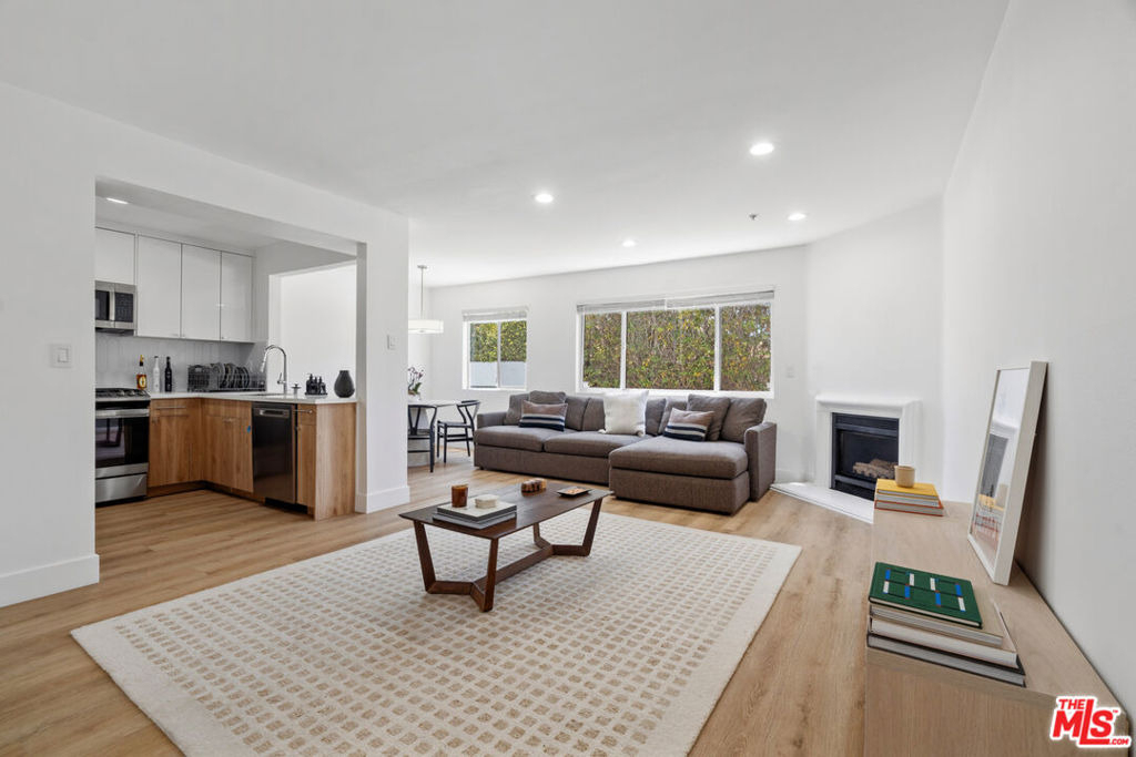 16100 W Sunset Boulevard - Photo 1