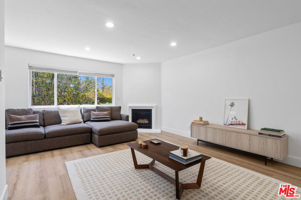 16100 W Sunset Boulevard - Photo 2