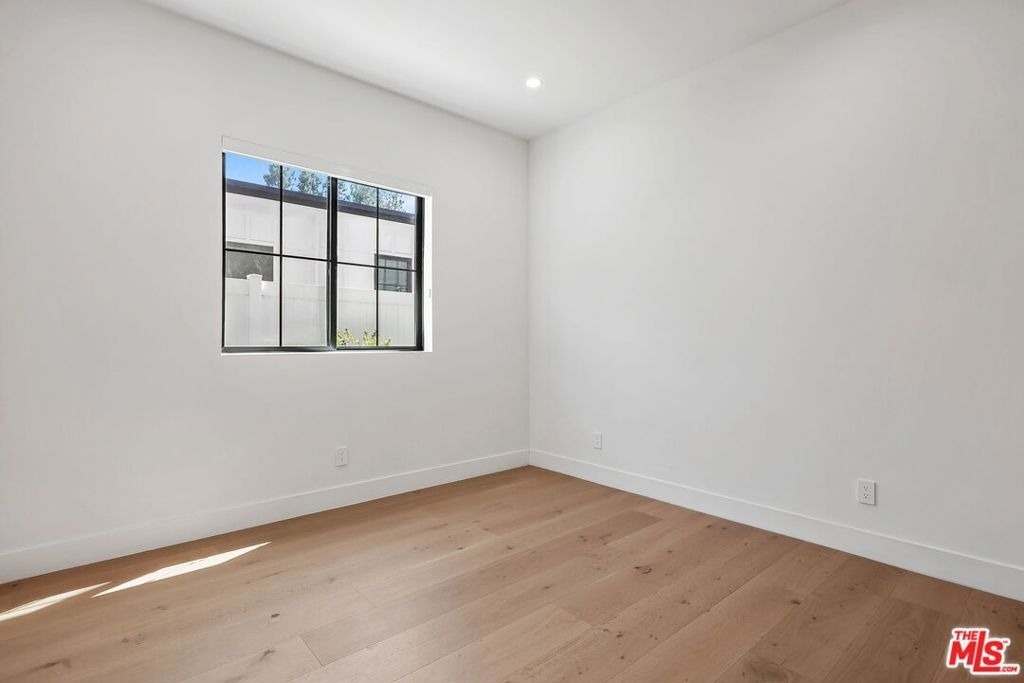 5917 Rhodes Avenue - Photo 22