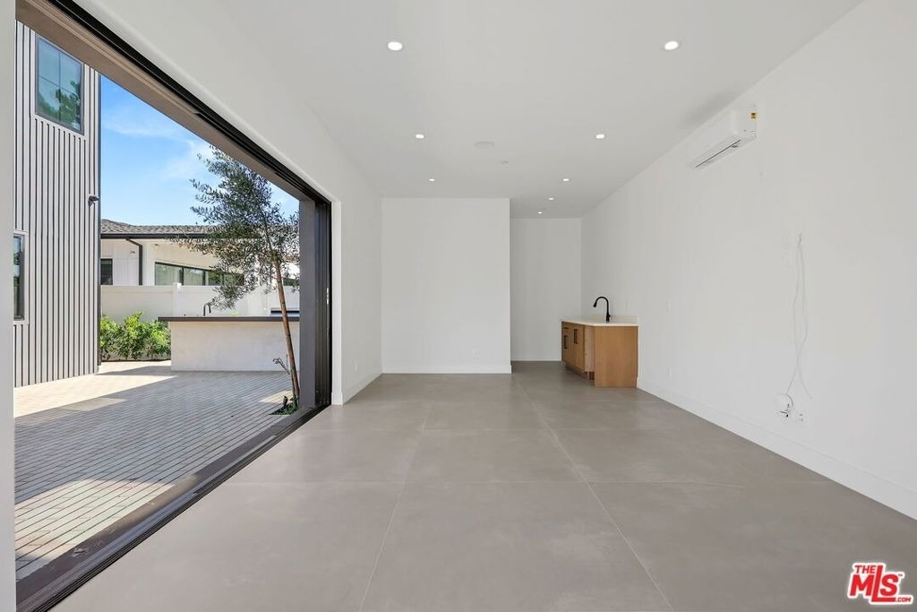 5917 Rhodes Avenue - Photo 39