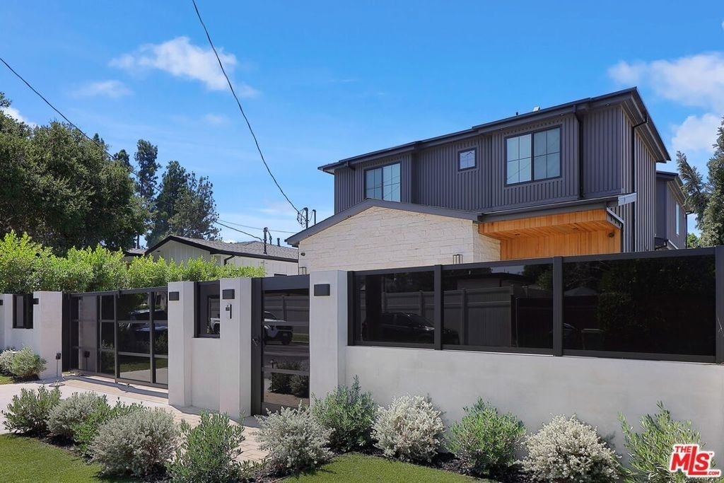 5917 Rhodes Avenue - Photo 2