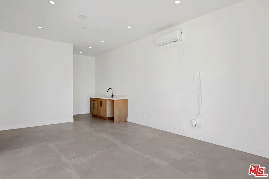 5917 Rhodes Avenue - Photo 38