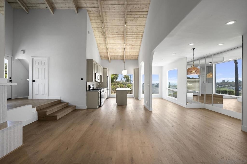 683 Marine View Ave - Photo 3
