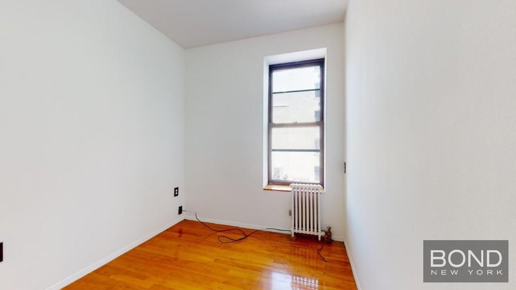 1st Ave - Photo 3