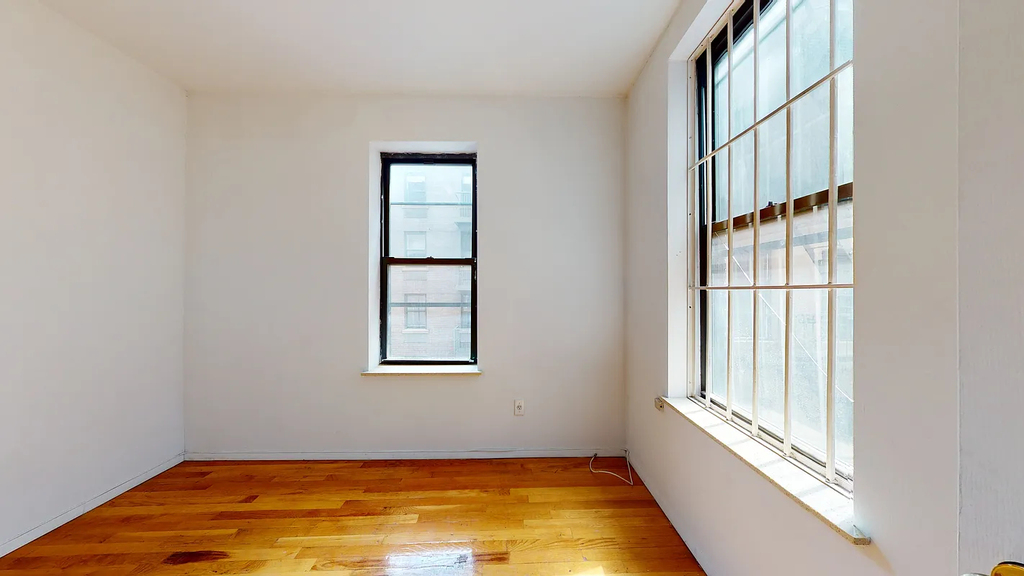East 5th Street - Photo 9