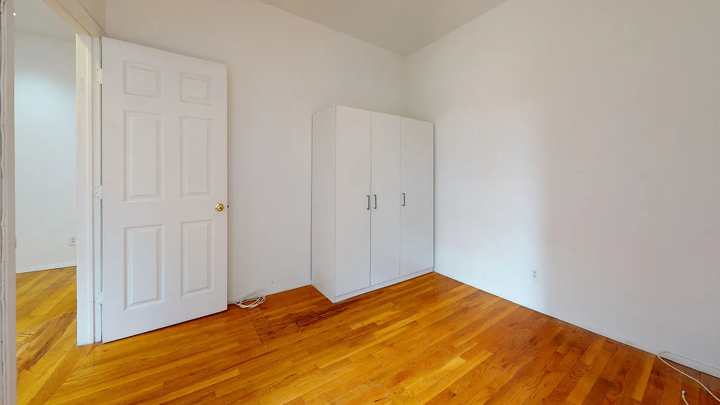 East 5th Street - Photo 2