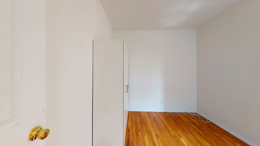 East 5th Street - Photo 5