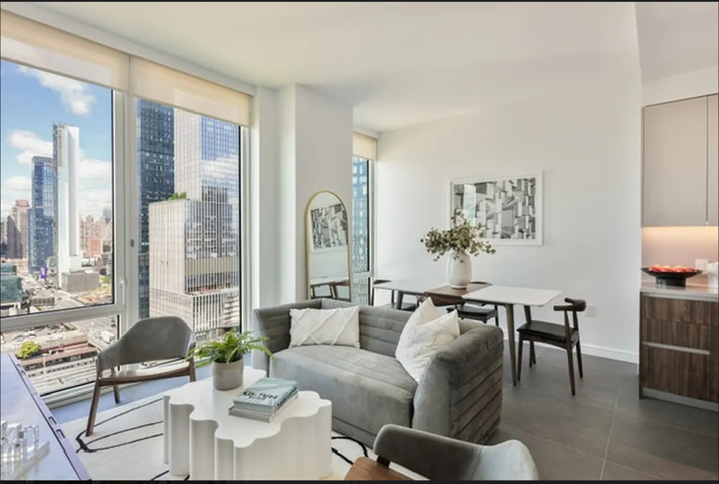 West 30th Street - Photo 2