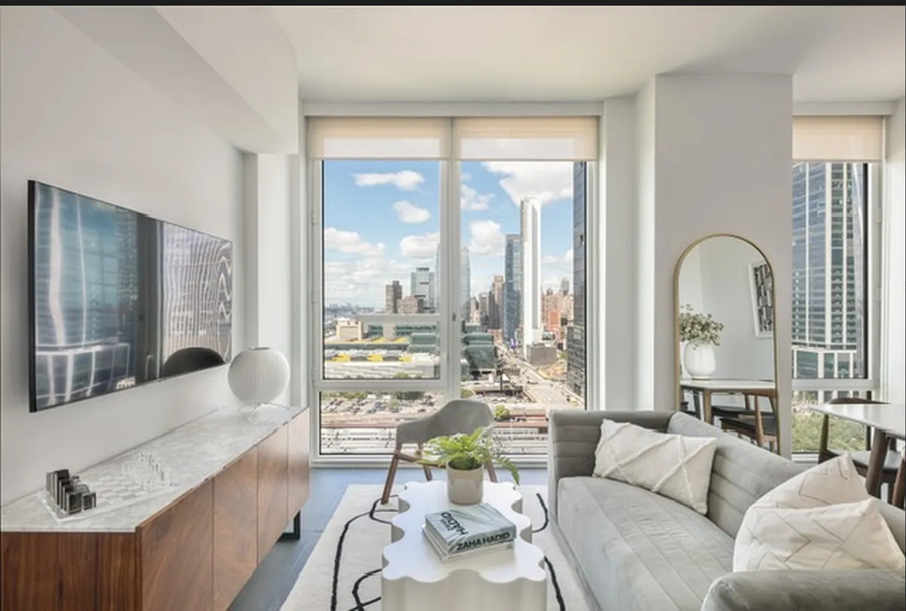 West 30th Street - Photo 1