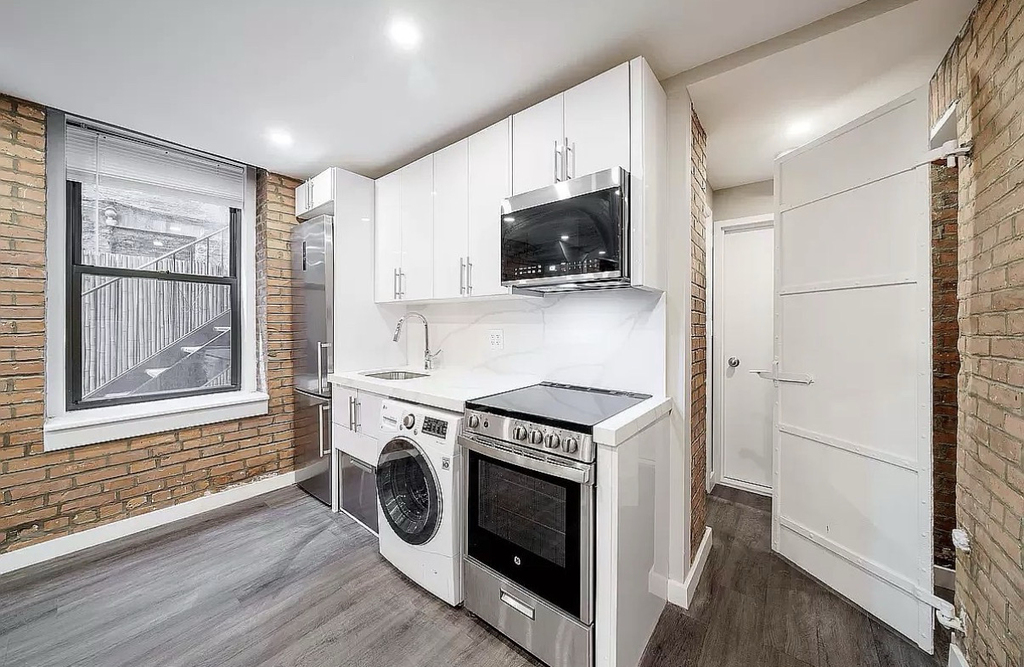 332 East 19th Street - Photo 2