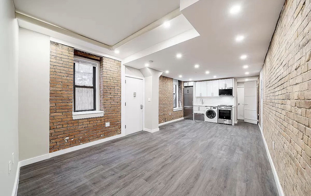 332 East 19th Street - Photo 1