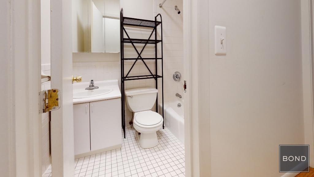 East 85th Street - Photo 3