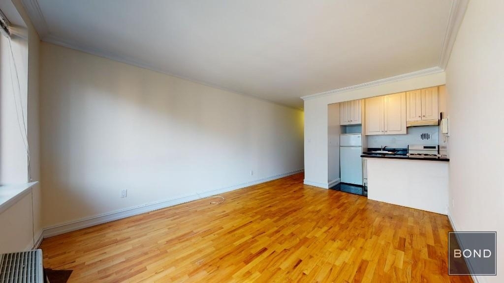 York Avenue - Photo 2